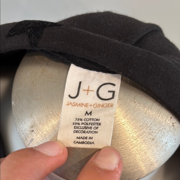 Jasmine + Ginger Medium Black Star Sweatshirt - Picture 2 of 6